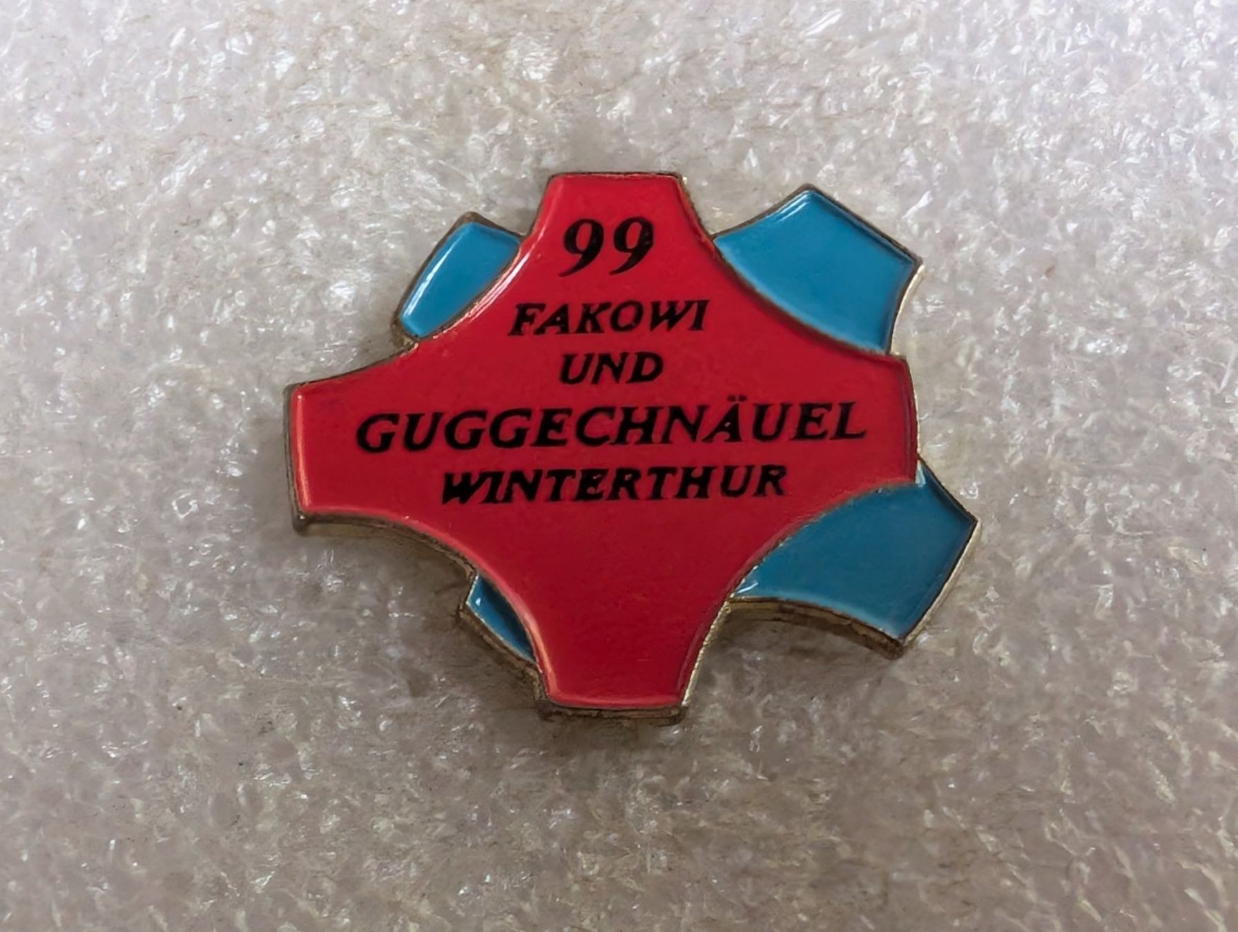 Plaketten & Abzeichen: Ansteckpin 222: Guggechnäuel Winterthur – Gebraucht aus Oppligen von Pin-Fall-Shop