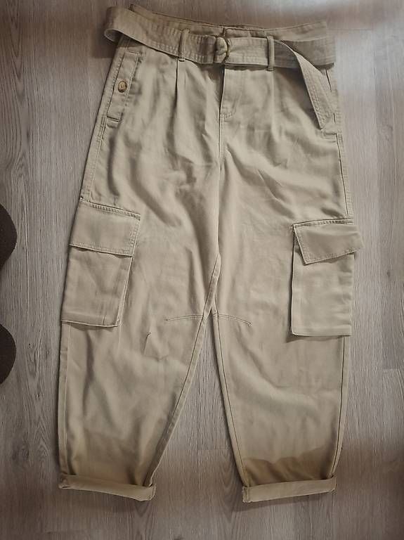 Pantaloni: Cargohose mit Gürtel - High Waist 40  – Usato da Eriswil venduto da swe_t72b