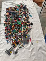 LEGO Konvolut 4.5 kg inkl. 55 Minifiguren (Star Wars,City)