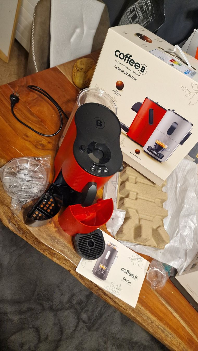 Coffee B Macchine per caffè & Macchine per espresso: CoffeeB Horizon Rot – Usato da Bottighofen venduto da Zwanzgerli