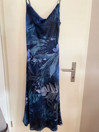 Guess Akilina Kleid blau Gr. 38 Edel Wasserfall