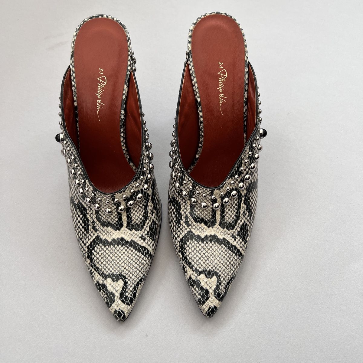 Phillip Lim Scarpe da donna: 3.1 Phillip Lim Gray Leopard Print Leather Mule Heel 38.5 – Nuovo (secondo la descrizione) da Genève venduto da Kookiek 1