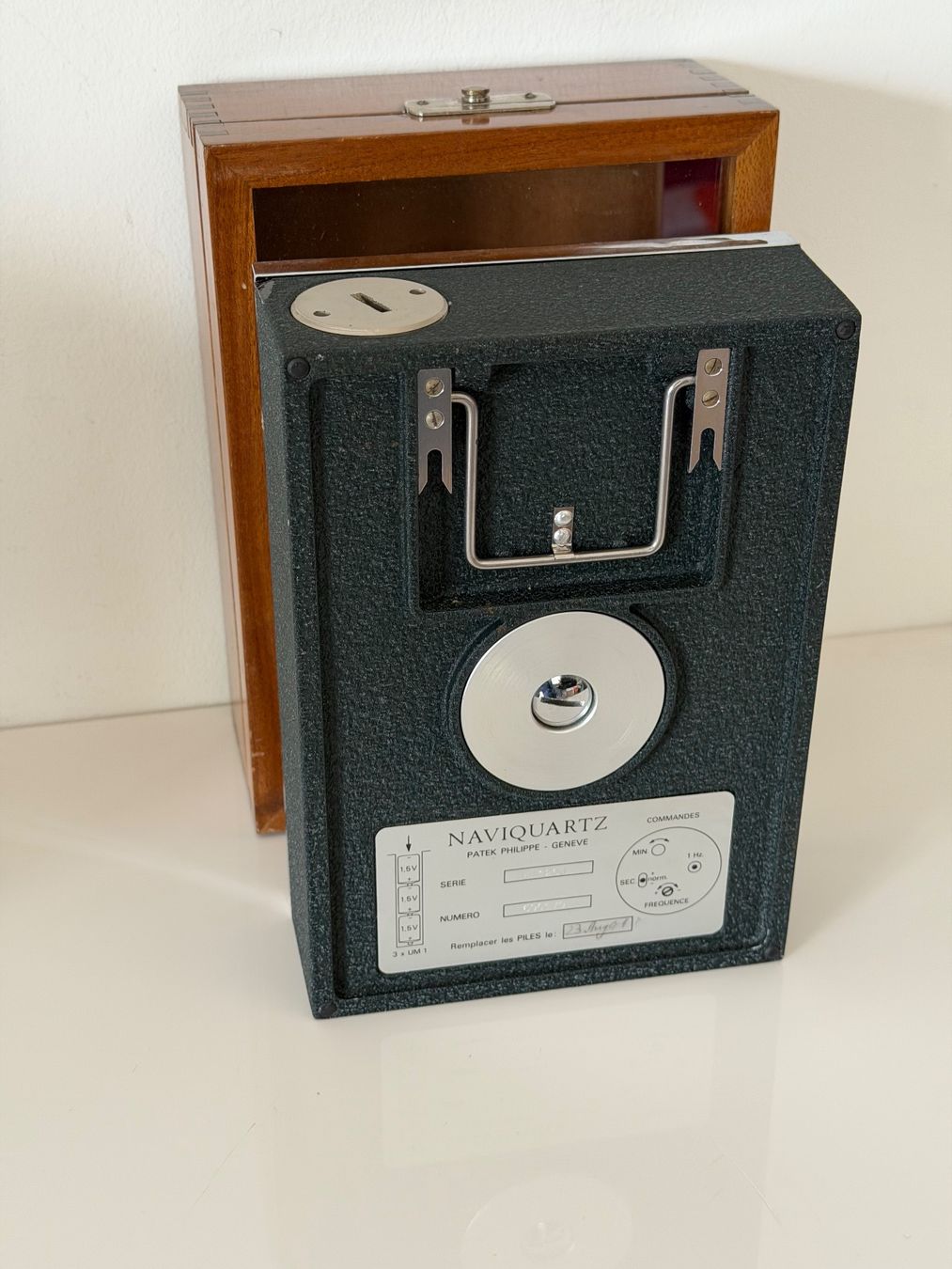 Patek Philippe Orologi da terra & Orologi da parete: Patek Philippe Naviquartz II Table Clock Black Dial – Usato da versoix venduto da Aess 2