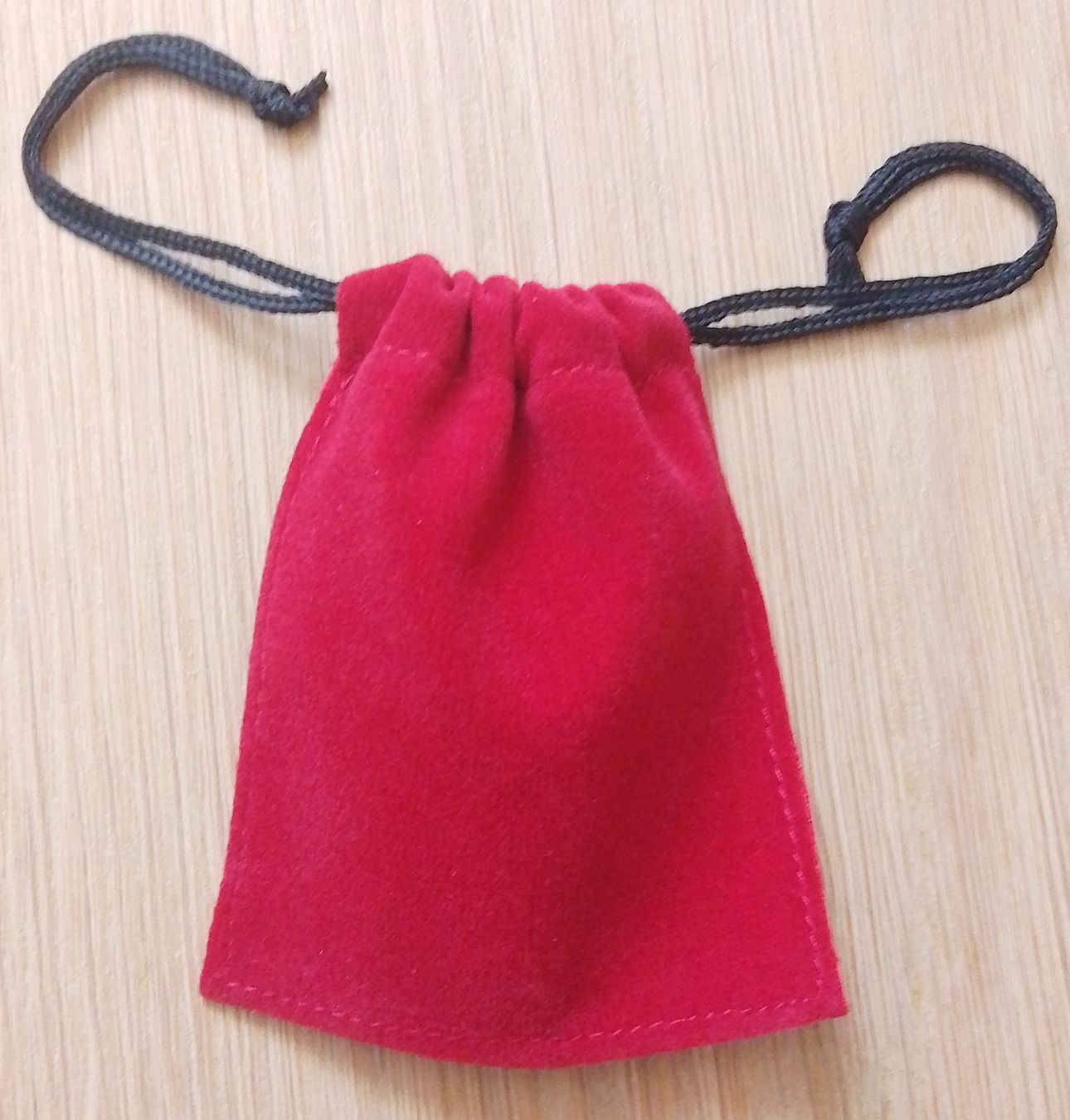 Taschen: Samtbeutel 8,2 x 6,7 cm mit Zugschnur rot – Neu (gemäss Beschreibung) aus Wohlen AG von salamanderspielwaren 2