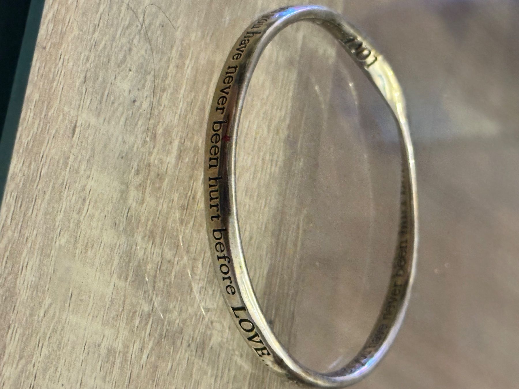Armbänder & -reifen: Armreif mit Spruch silberfarben
40 – Gebraucht aus Kloten von Jeronimo9 2