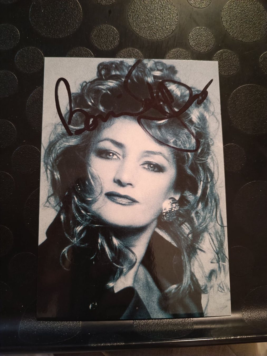 Autografi: Bonnie Tayler - handsignierte Autogrammkarte – Usato da Menziken venduto da Artographs