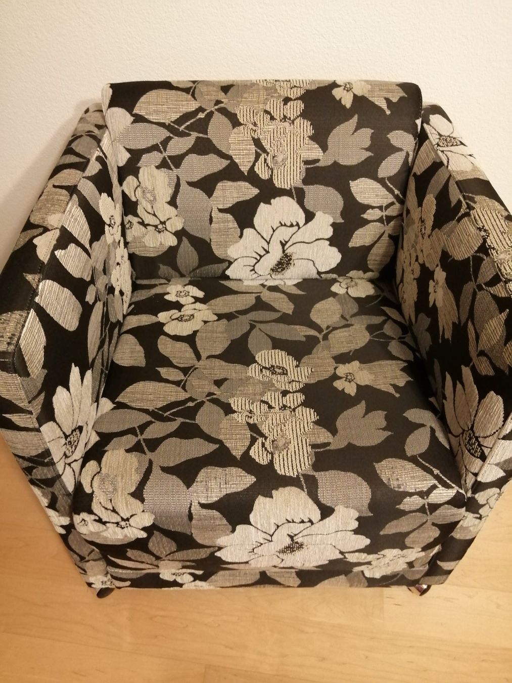 Sessel: Edler Sessel / Loungesessel mit Blumenmuster, Top Zustand – Gebraucht aus zufikon von radar07 5