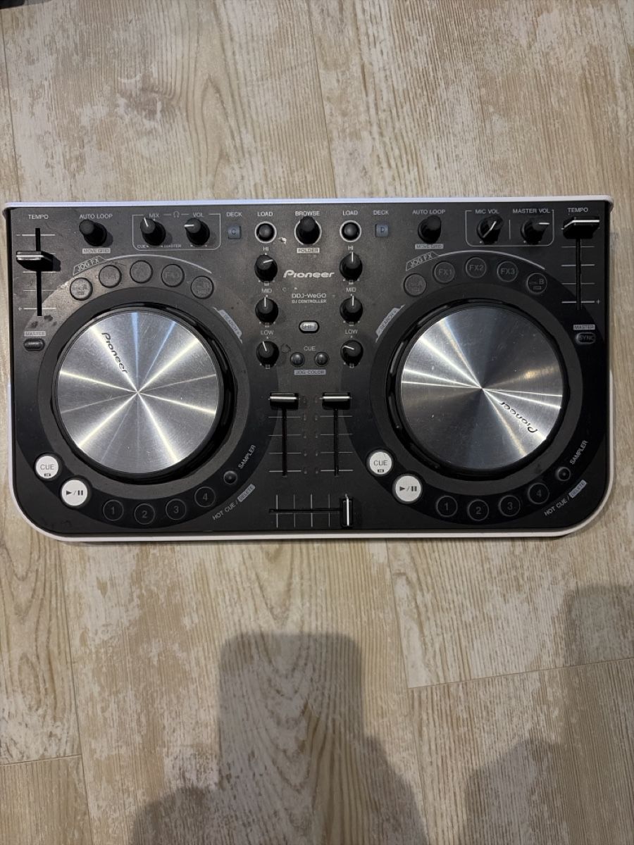 Pioneer Console di mixaggio: Controller DJ – Usato da Villeret venduto da Scamp7