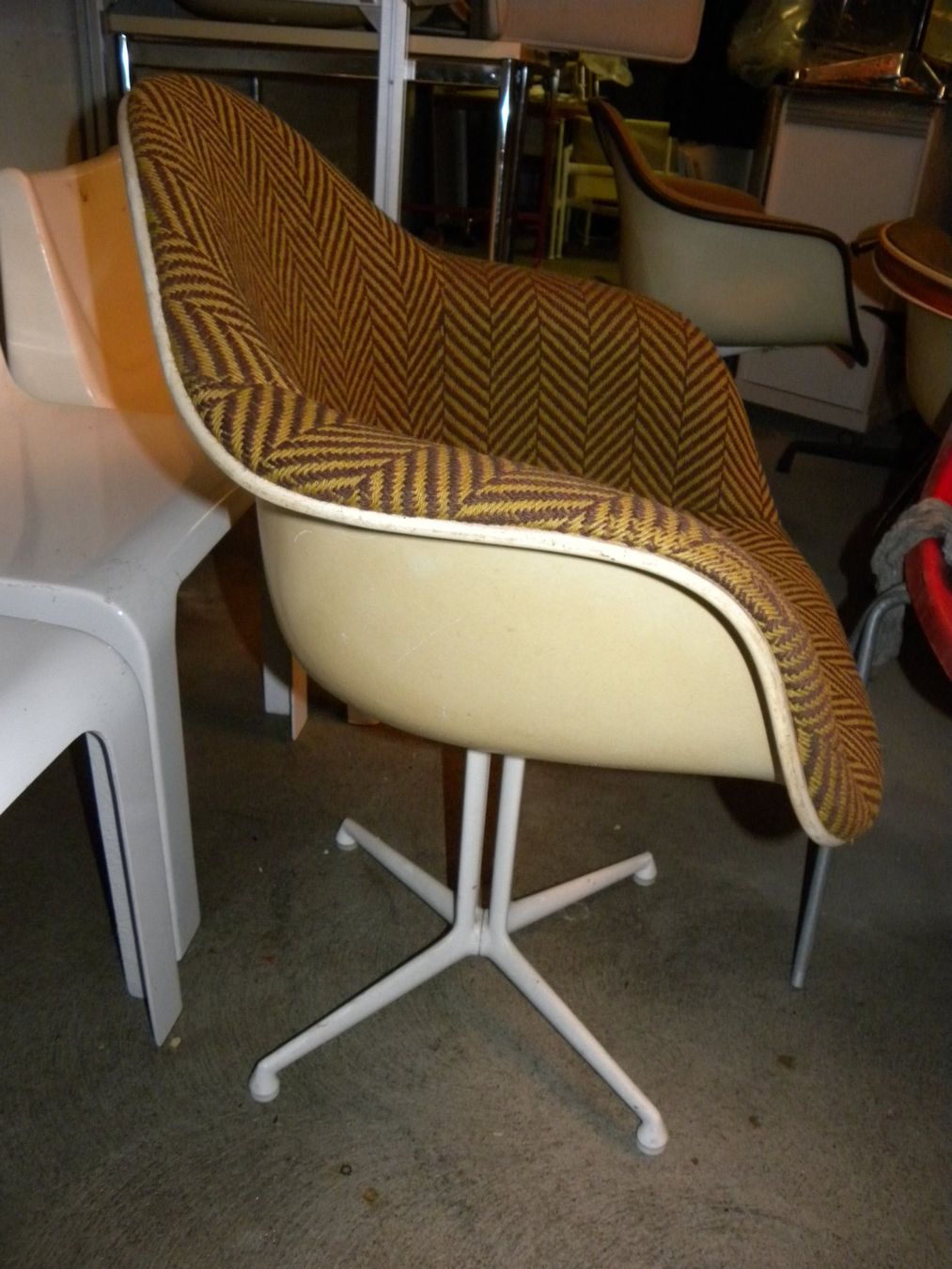 Herman Miller Poltrone: EAMES HERMAN MILLER ARMCHAIR – Usato da Küsnacht ZH venduto da walterzingo 1