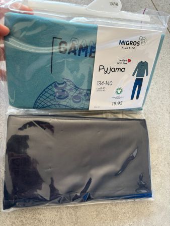 Pyjama neuf taille 134 - 140 cm motif "Game" jeu