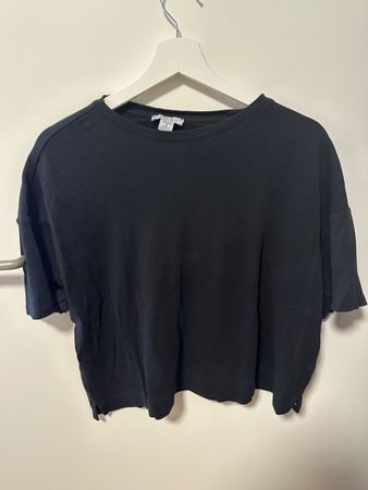 Schwarzes T-Shirt Grösse M von AMISU