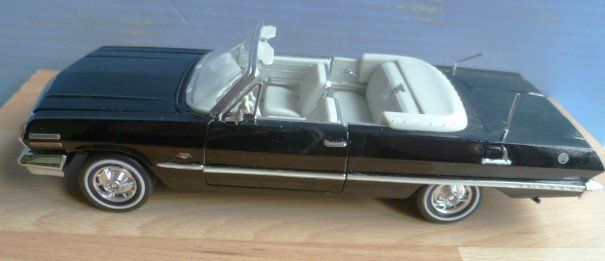 Chevrolet Modellini d'auto: Chevrolet Impala 1963  20cm lang – Usato da Effretikon venduto da Heimstudio 4