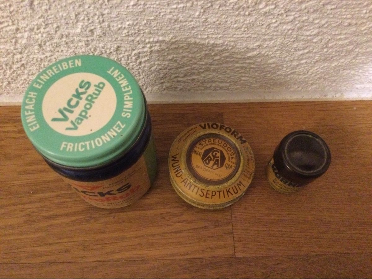 Sonstiges Geschirr & Gläser: Antike Apothekerdosen Vicks, Vioform, Kornex – Gebraucht aus Bern von kano68 1
