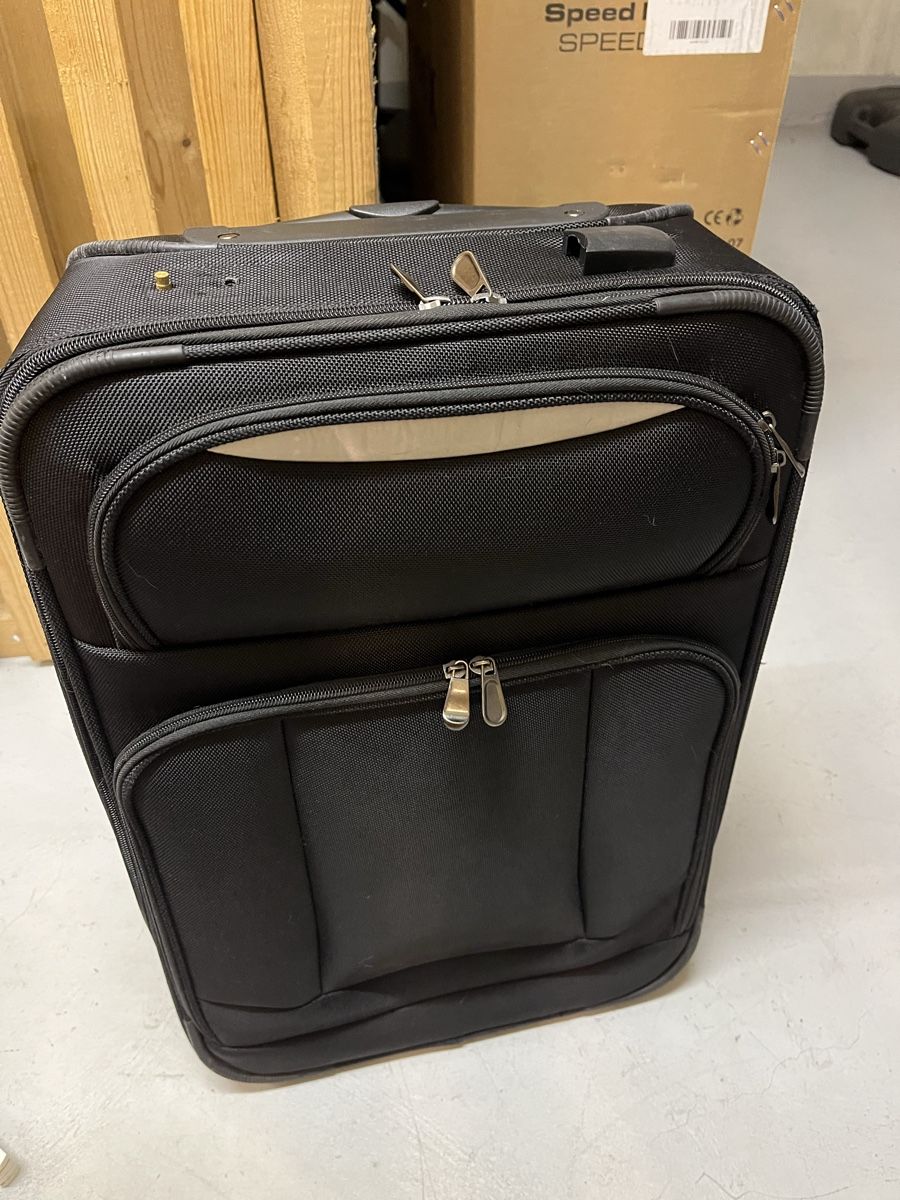 Valises de voyage: Rollkoffer – D'occasion à Wallisellen par Trish44