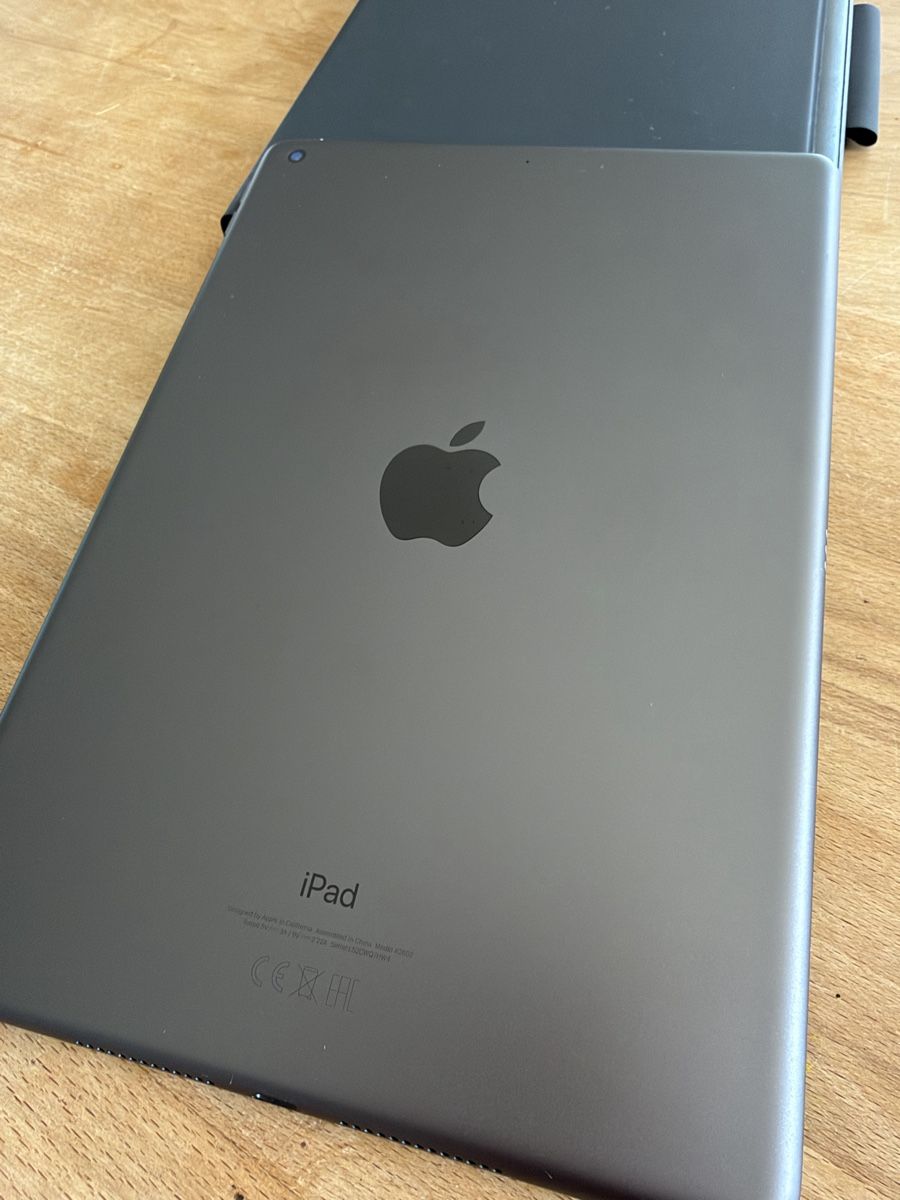 Apple Tablet PC: iPad 9. Gen. Inklusive Slim Folio  – Usato da Würenlos venduto da Dumaguete71 2