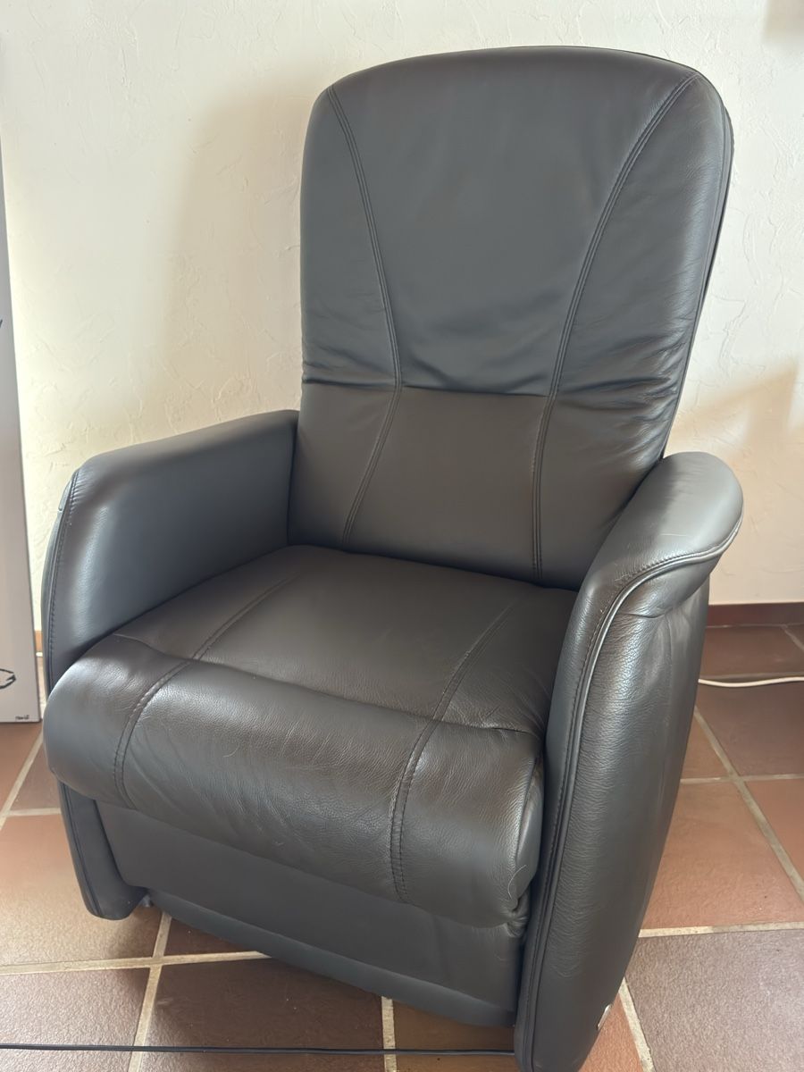 Himolla Poltrone: Himolla Relaxsessel mit Aufstehhilfe – Usato da Hombrechtikon venduto da Froeschli9 2