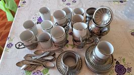 Kaffeeservice Tassen Untertassen Löffel Metall 15 Teile 4...