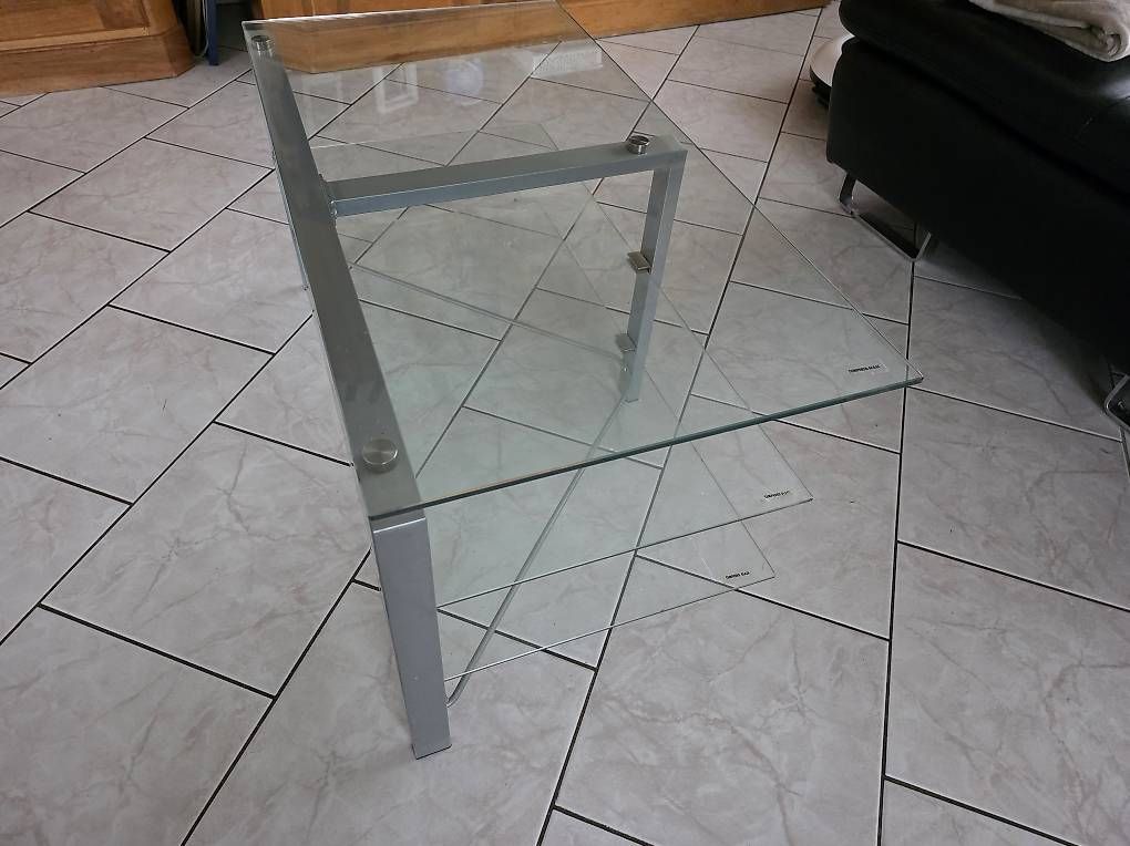 Tavoli: Glastischli 90 x 47 cm – Usato da Rupperswil venduto da dar_9hd8 1