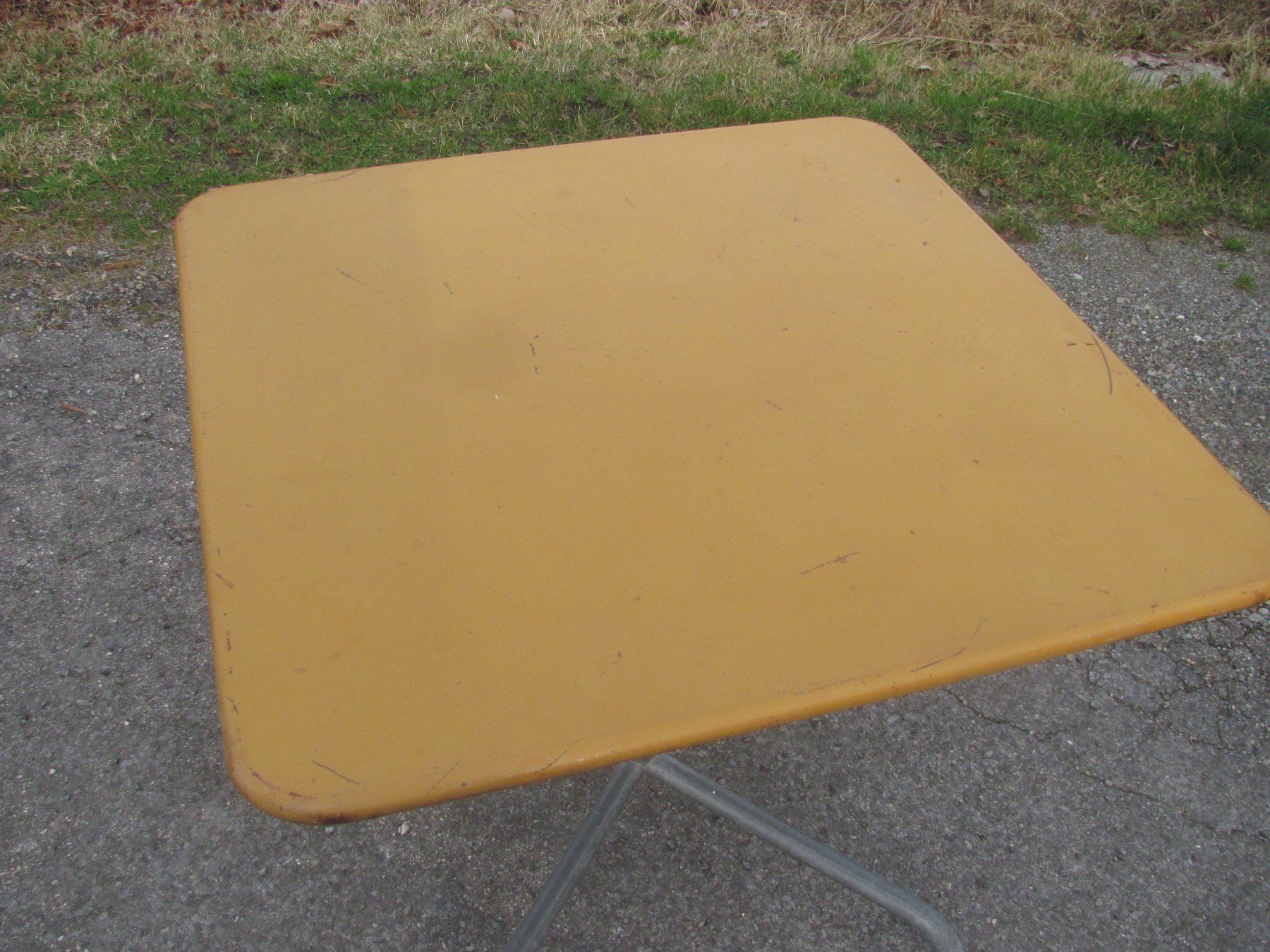 Bigla Tische: BIGLA Blechtisch 80x80cm Gartentisch OK Höhe 70 – Gebraucht aus Malters von Monark 2
