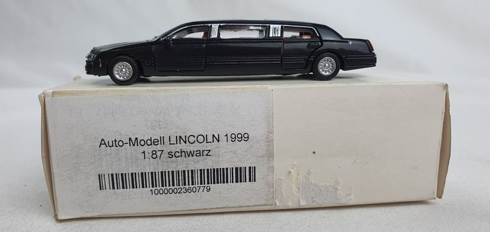Mi colección de autos a escala.: 1999 Lincoln Town Car Stretch