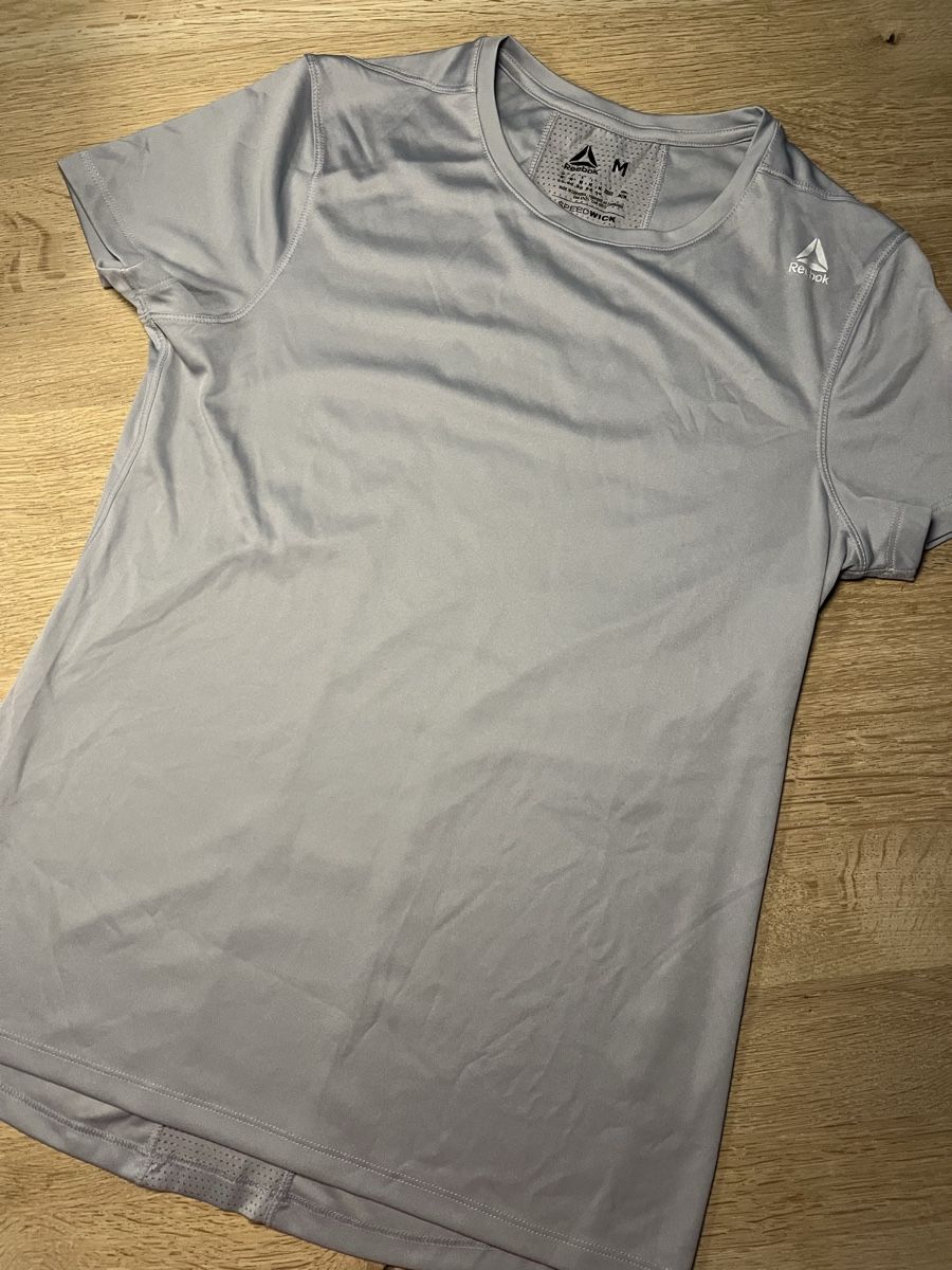 Reebok T-shirt: Reebock Sportshirt Grösse S/M – Nuovo (secondo la descrizione) da Pfäffikon ZH venduto da Carmen_hcd