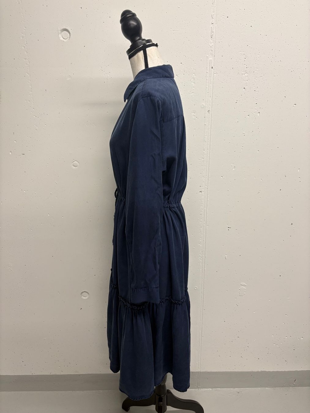 French Connection Kleider: French Connection Kleid dunkelblau Gr. M Lyocell langarm – Neu (gemäss Beschreibung) aus Regensdorf von secondchancefashion 1