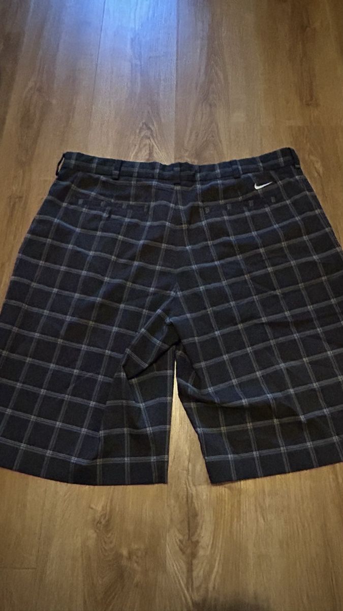 Nike Hosen: Short de golf Nike  – Neu (gemäss Beschreibung) aus Yverdon-les-Bains von Little_M0nster 2