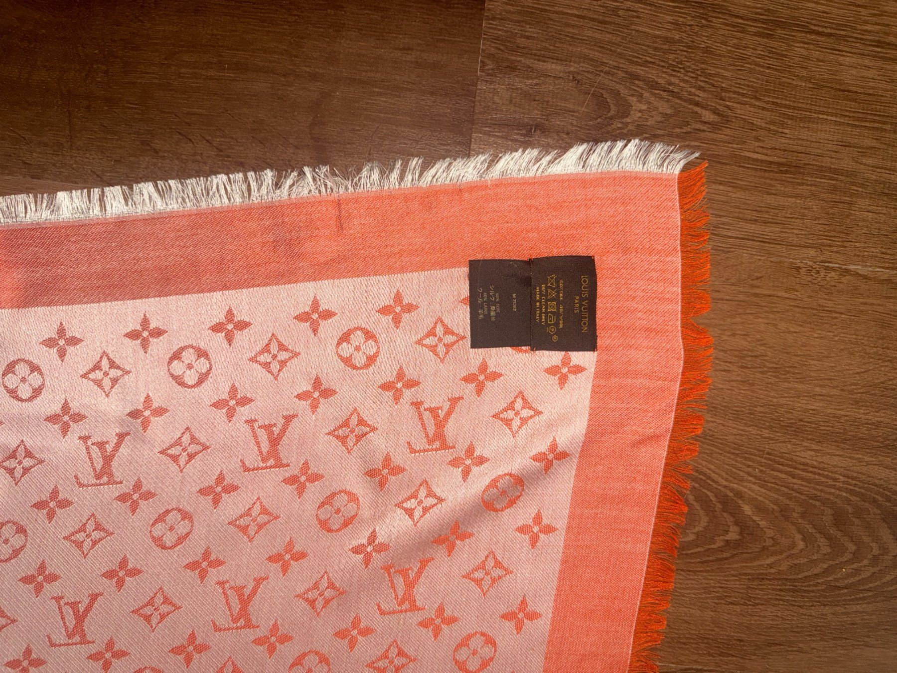 Louis Vuitton Foulard & Sciarpe: Châle Monogram Louis Vuitton – Usato da St-Sulpice VD venduto da juhdu 2