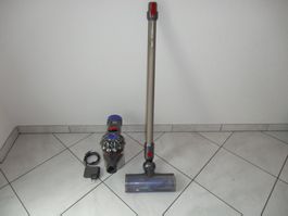 Dyson Staubsauger v8