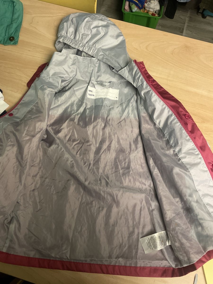 Giacche & Cappotti: Mädchen Regenjacke Gr.122/128 – Usato da Obergerlafingen venduto da cabo4 2