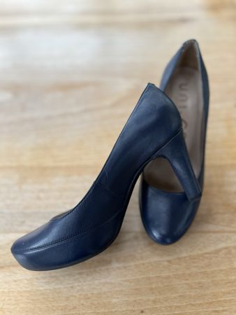 Traumhaft schöner Pumps/Schuh von UNISA Gr. 38 1/2
