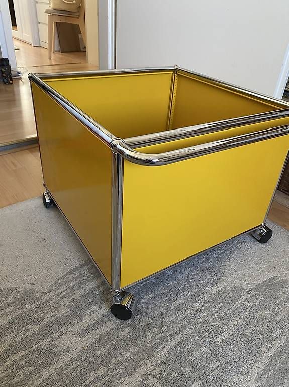Étagères: USM Haller Aufbewahrungsbox/Rollwagen – D'occasion à Kreuzlingen par Die_Nat
