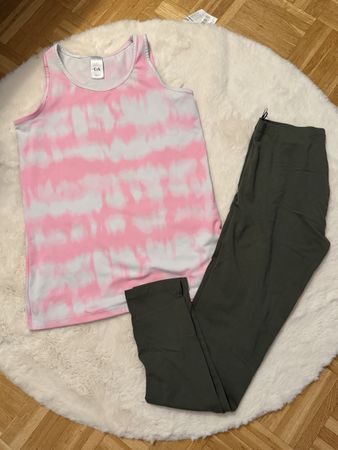 Ensemble été tendance: Débardeur tie-dye + legging vert