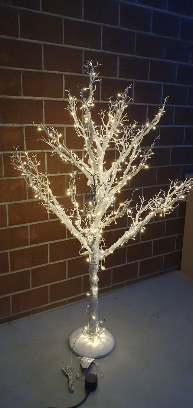 Tutte le decorazioni: Gartenbeleuchtung Baum weiss / Lichterbaum – Usato da Münchenstein venduto da Thomi61 1