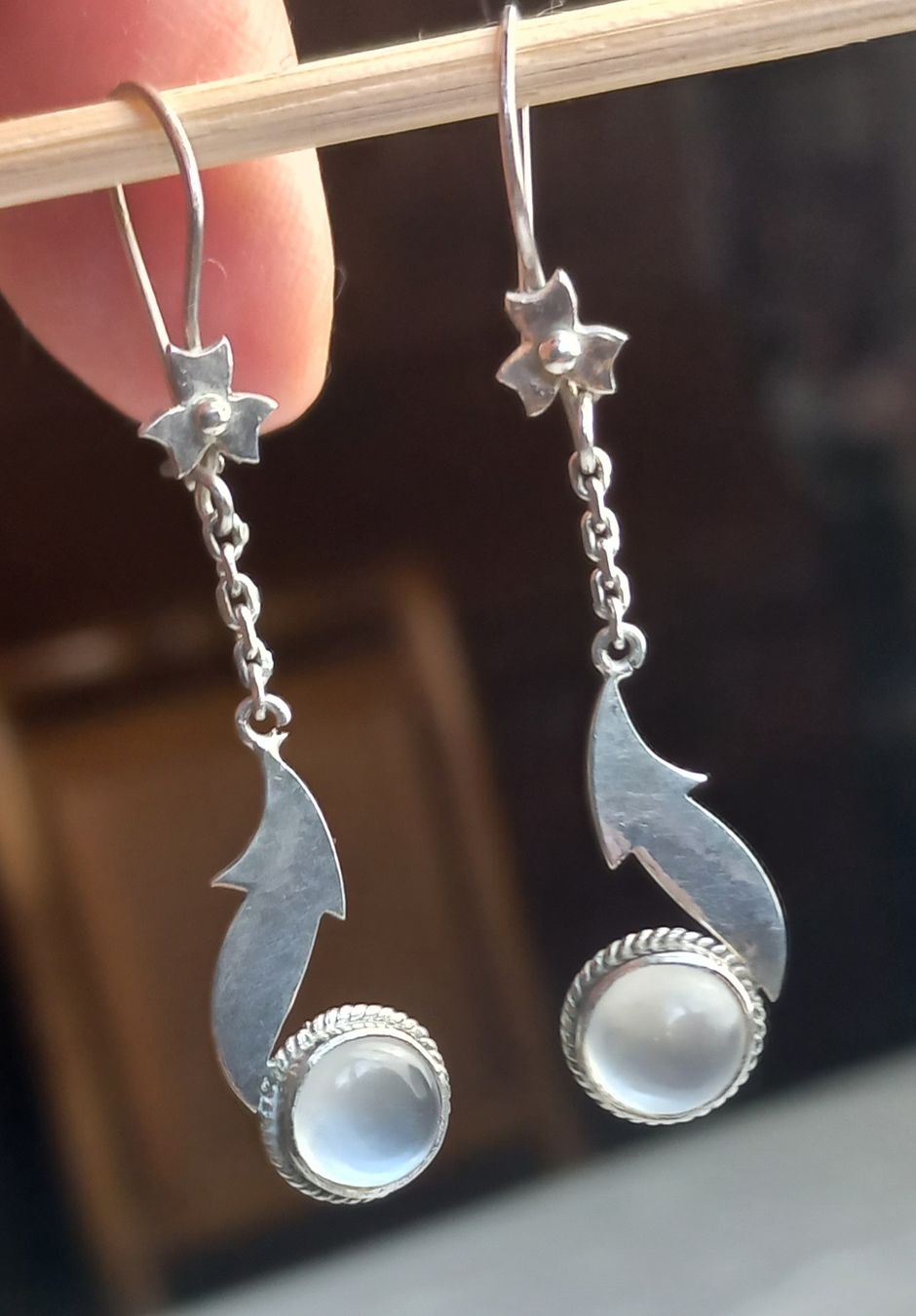 Boucles d'oreille: Silber Ohrhänger mit Mondstein neuwertig.  – D'occasion à Buchs AG par Dzirul 2