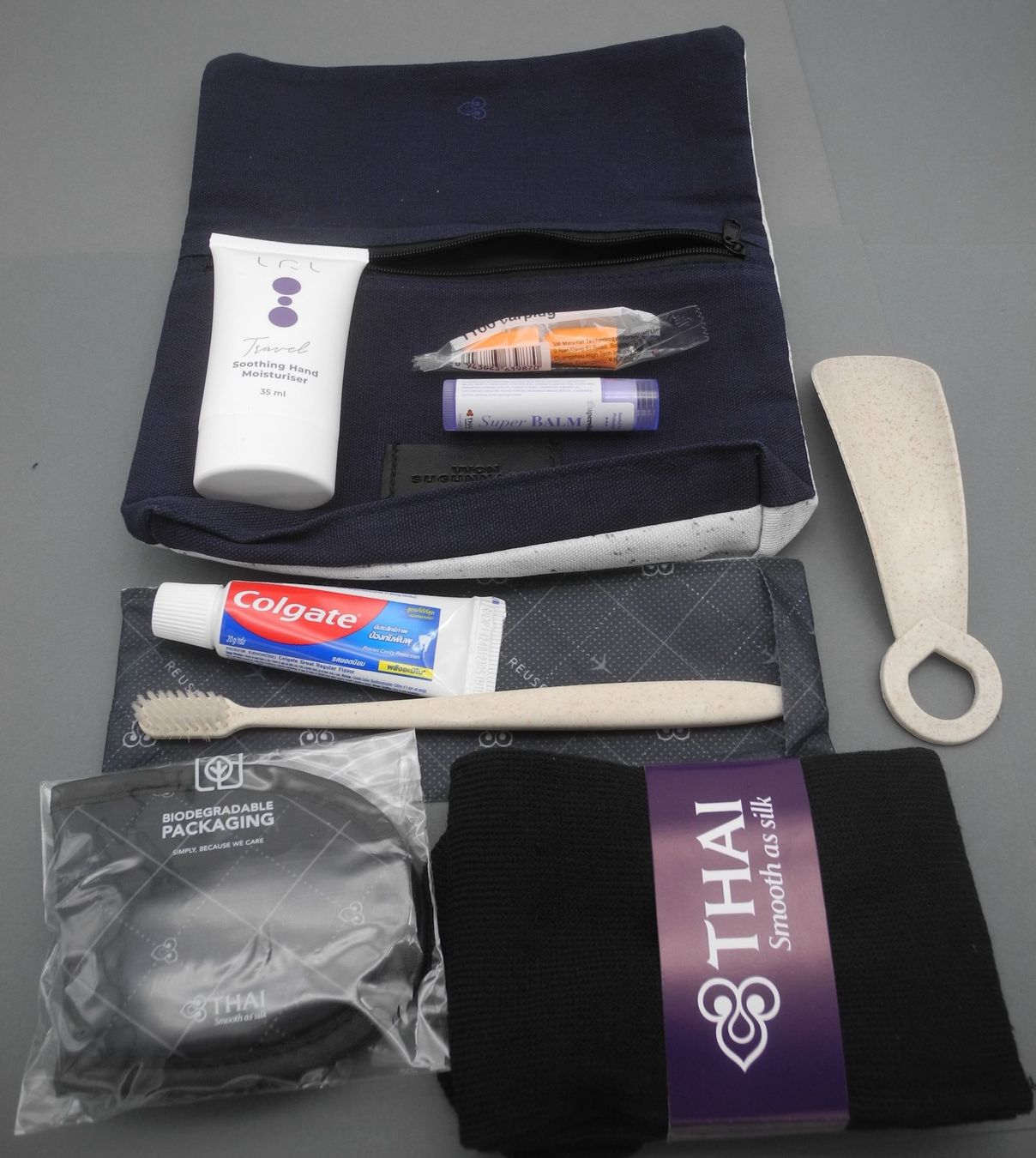 Custodie per cosmetici: Reise Necessaire / Kulturbeutel blau/weiss – Usato da Kottwil venduto da Crazyrolf 2