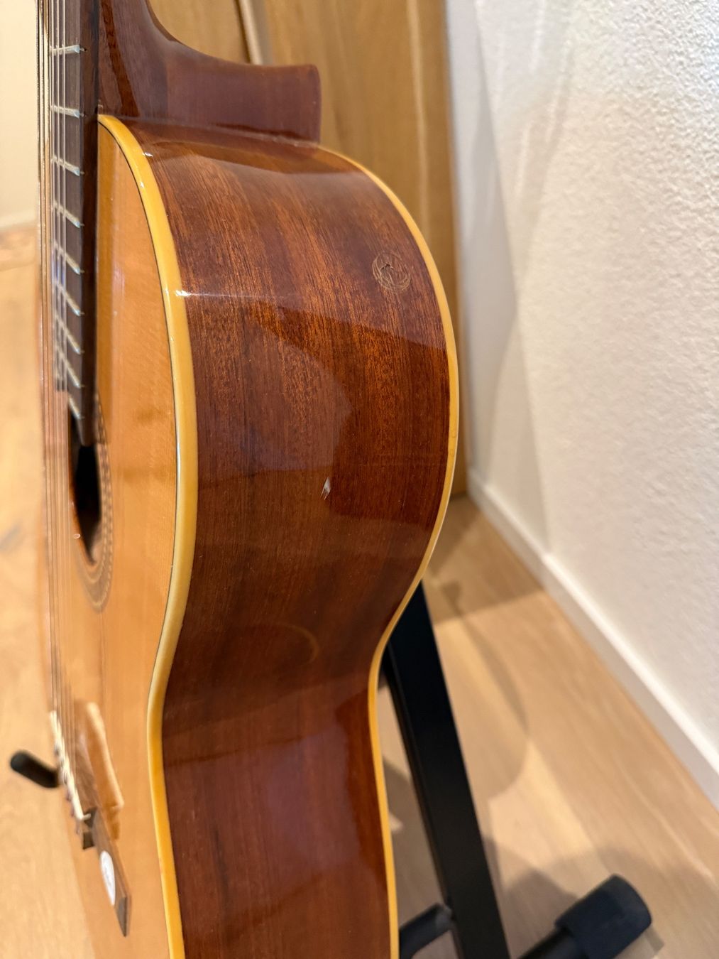 Höfner Strumenti musicali: Höfner Konzertgitarre inkl. Tasche & Ständer – Usato da Oberwil-Lieli venduto da kev_vm5v 2