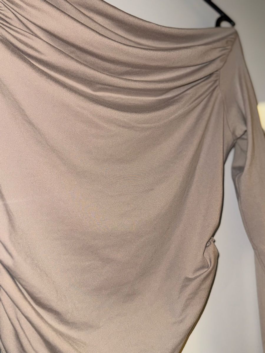 Top: Neues, asymmetrisches Obertel, Grösse S – Nuovo (secondo la descrizione) da Utzenstorf venduto da ana.hh 2