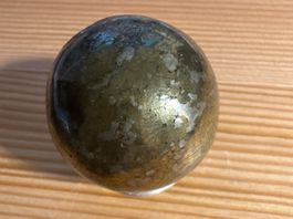 Schöne Kugel aus Pyrit (Ø 4 cm, 142 Gramm)