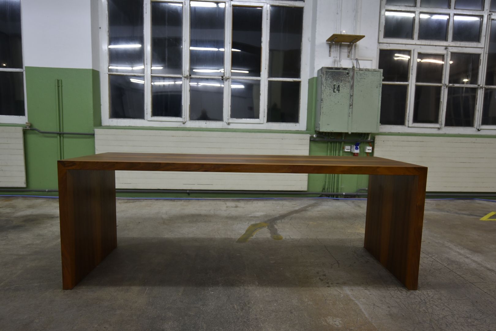 Tische: Designer Esstisch aus Nussbaum – Gebraucht aus Lichtensteig von Usedinstorecom 5