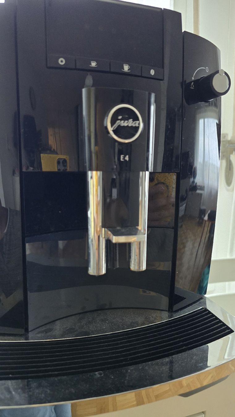 Jura Macchine per caffè & Macchine per espresso: Jura E4 kleines defeck  – Difettoso da Effretikon venduto da hug_6zr9 4