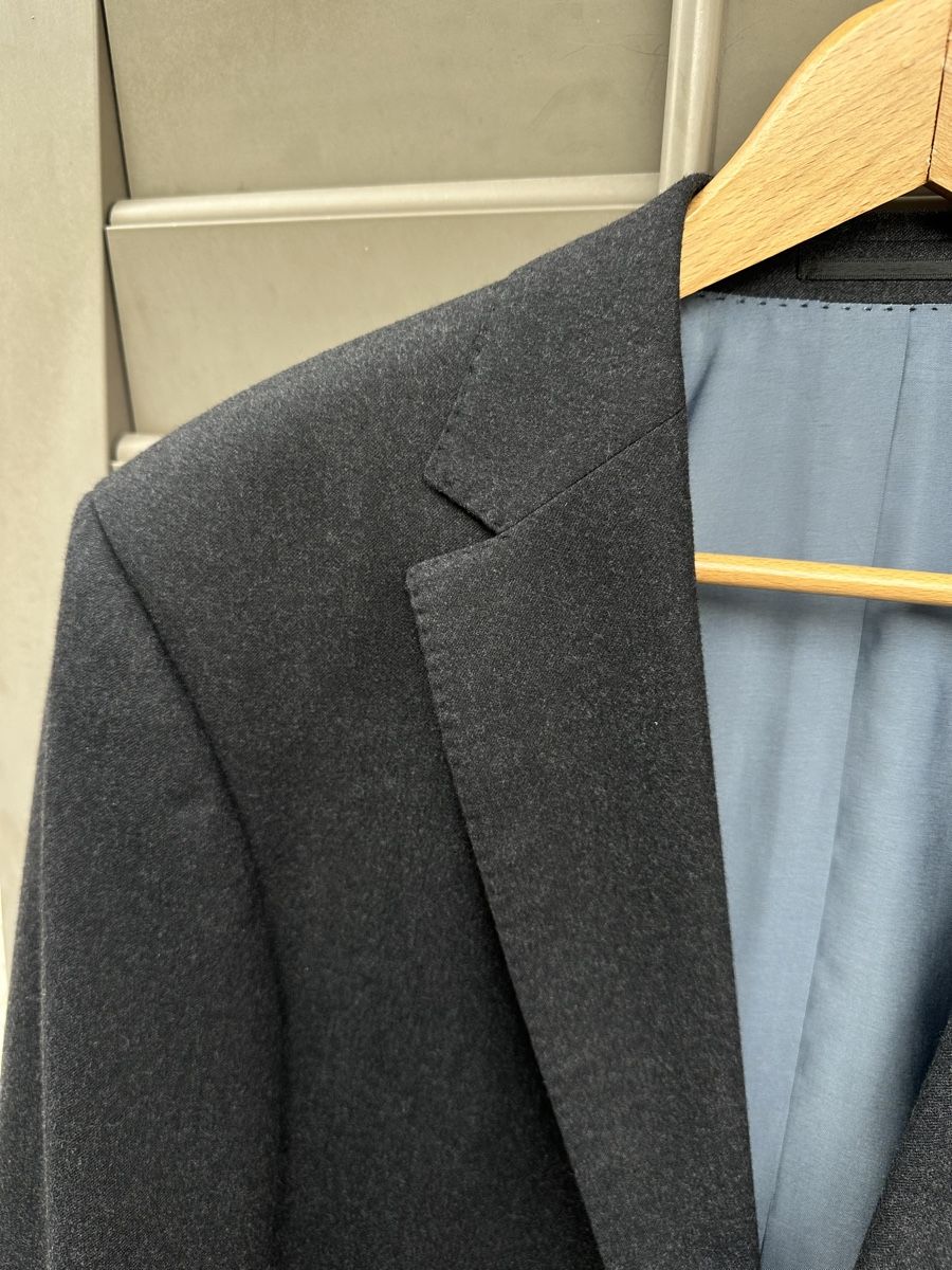 Hugo Boss Costumes: Anzug Hugo Boss grau Grösse L – Neuf (Voir description) à Zürich par hannahbuettgen 3