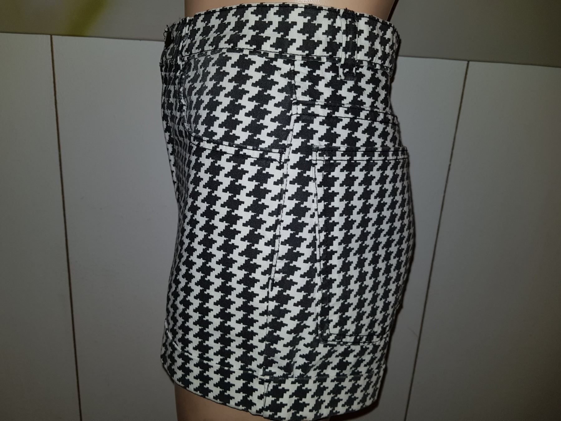Pantaloni: Short AMERICAN APPAREL Taille W 27 – Usato da Cossonay-ville venduto da Super-Price-Quality 5