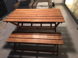 Gartentisch aus Holz