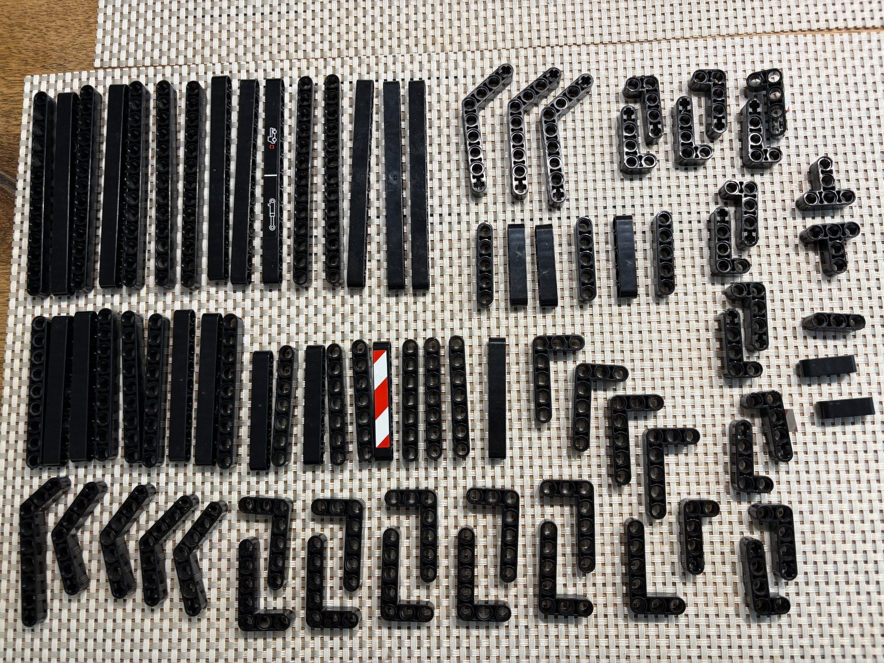Lego Kit di costruzioni: Lego Technik 8110 schwarze runde Lochbalken – Usato da Buochs venduto da Techtelmechtel