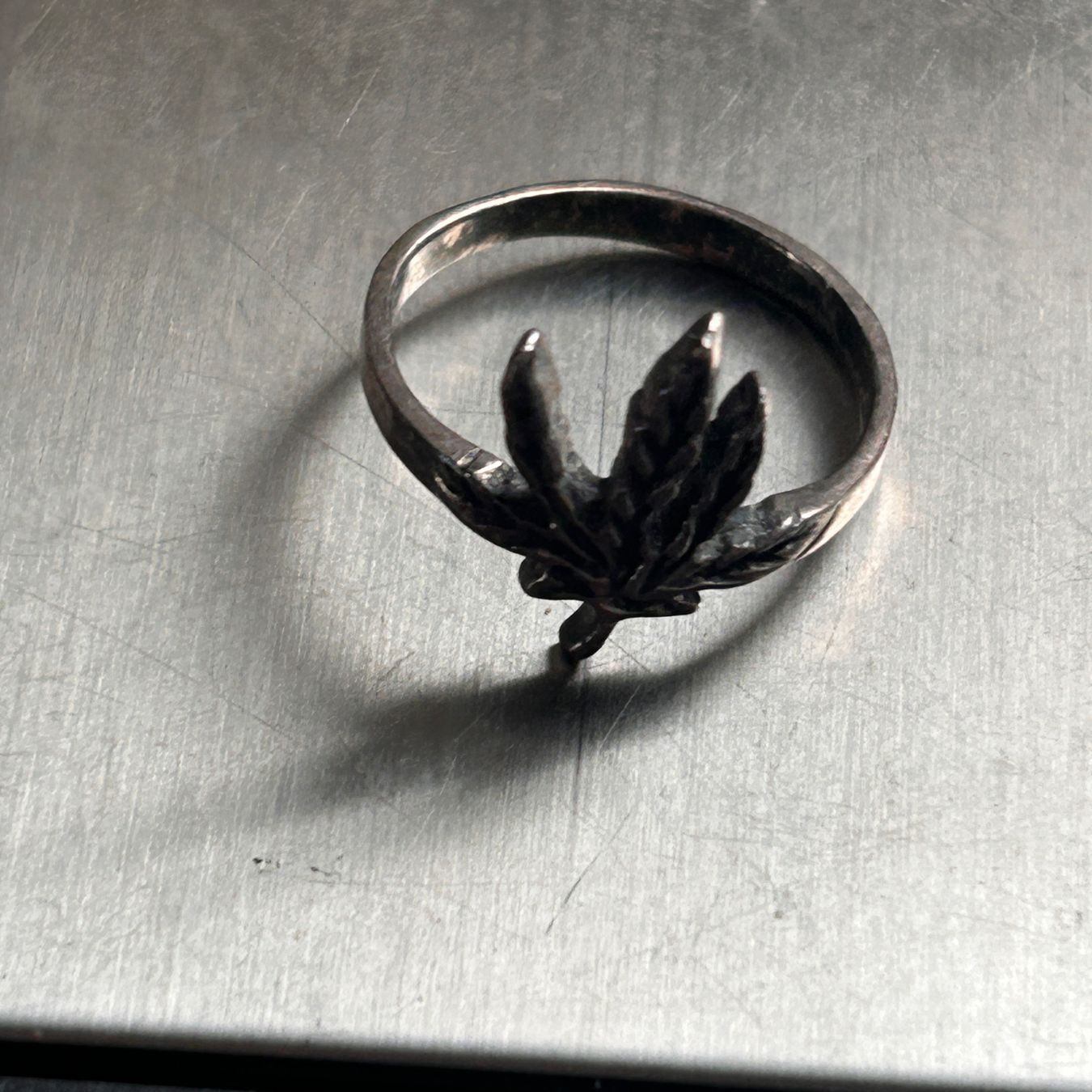 Anelli: Silber Ring mit Hanfblatt Motiv (57.5) – Usato da Laufen venduto da Bellebellezza 8