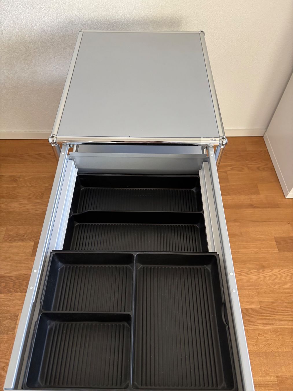 USM Banconi: USM Haller Rollcontainer, hellgrau – Usato da Olten venduto da len_y9n7 5