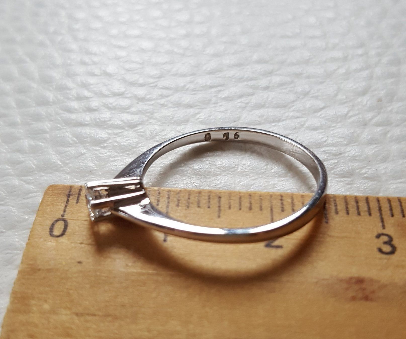 Anelli: 750 Weiss Gold Solitär Ring Mit Brillant – Usato da Wald ZH venduto da Dasilver 1