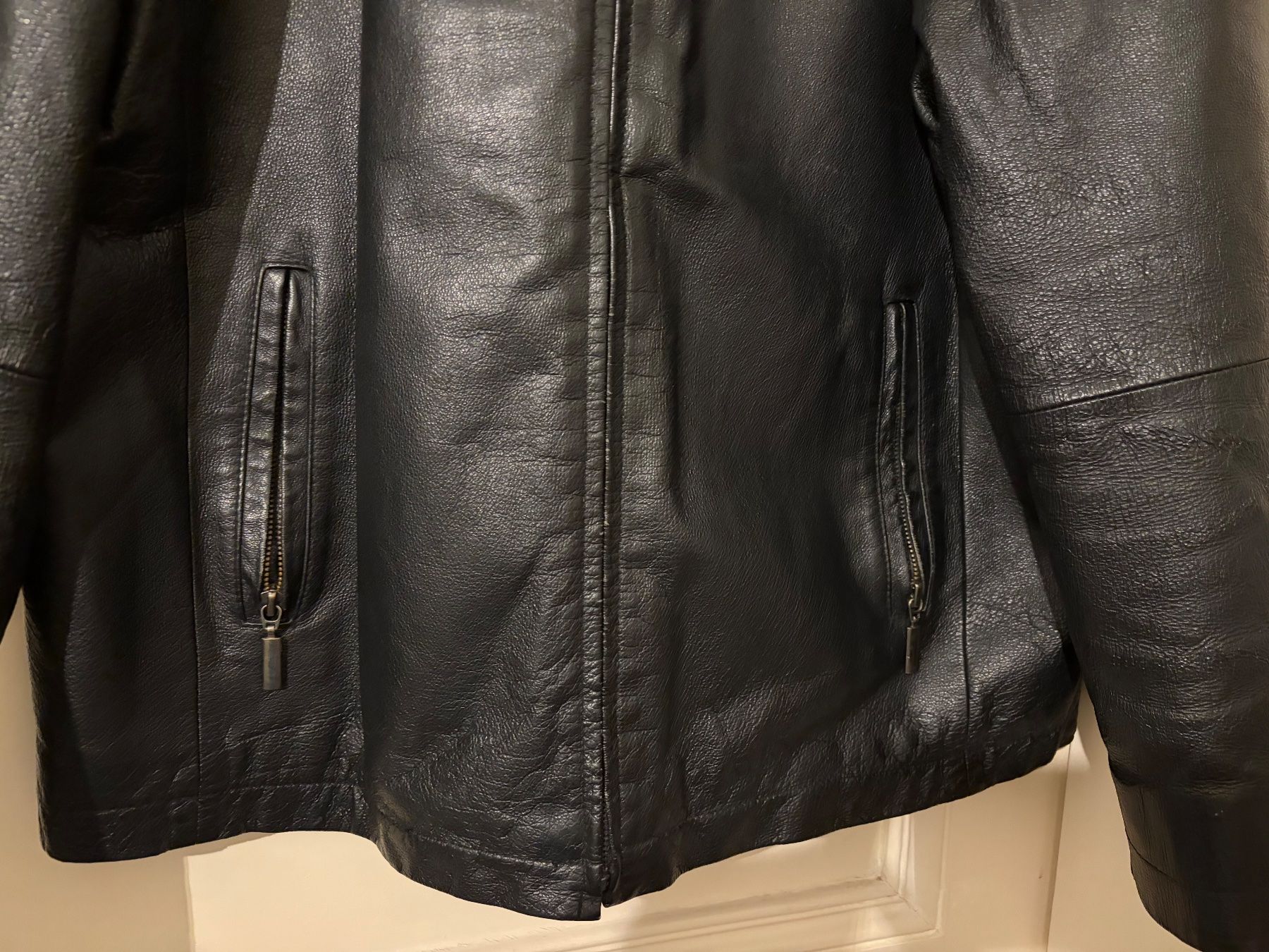 Vestes: Veste en cuir – D'occasion à Yverdon-les-bains par zbi_vtl6 1