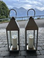 Zwei XXL Laternen mit LED Echtwachskerzen mit Timer 